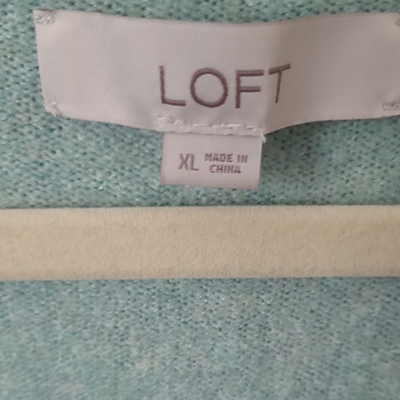 LOFT Women's Light Green V-Neck Sweater - Picture 4 of 6